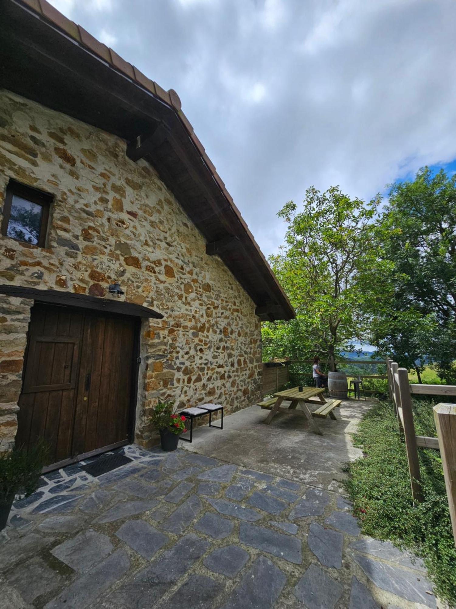 Arbela Apartamentuak Aia Екстериор снимка